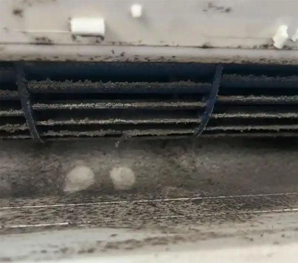 淮南市空调吹的风有股烧焦味是怎么回事